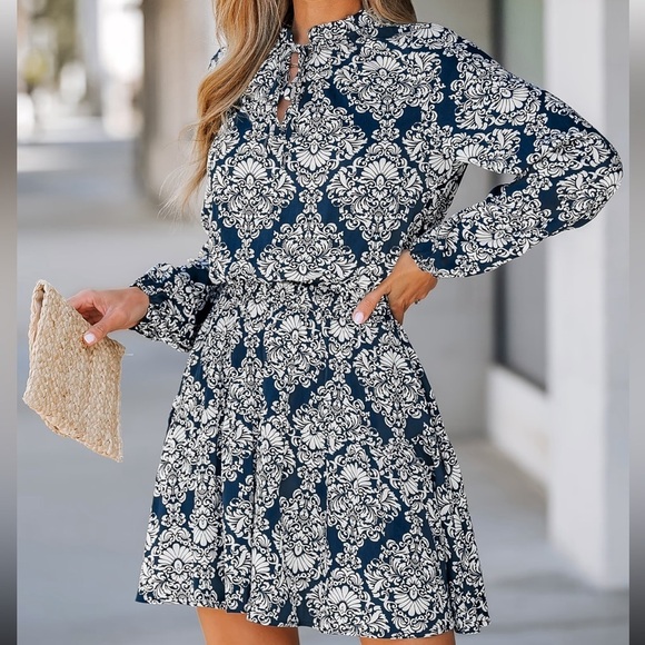 NWOT CUPSHE Ornate Print Long Sleeve V-Neck Smocked Waist Mini Dress Size Small - Picture 4 of 7